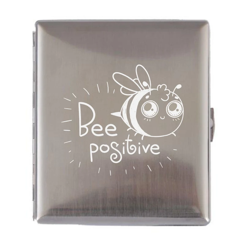 Bee positiv Biene graviert auf Zigarettenetui