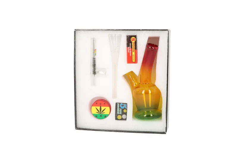 Super Heroes Geschenkset: Mini Glasbong, Grinder, Pfeife, Siebe