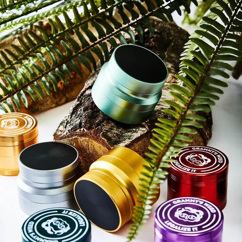 Granny's Premium Kiffer Mystery Box | Grinder & Stash Jar garantiert - 60 € Warenwert für 35,95