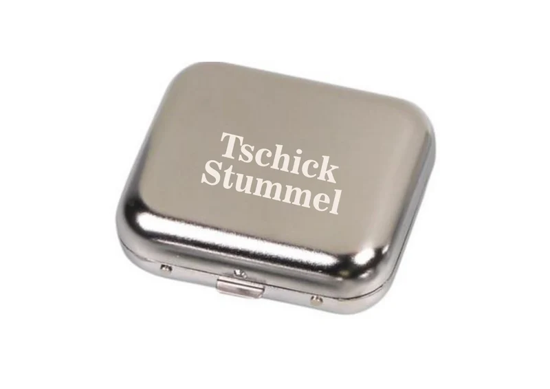 Tschick Stummel graviert auf Taschenaschenbecher