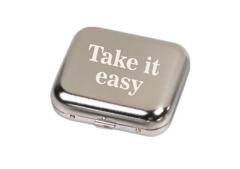 Take it easy graviert auf Taschenaschenbecher