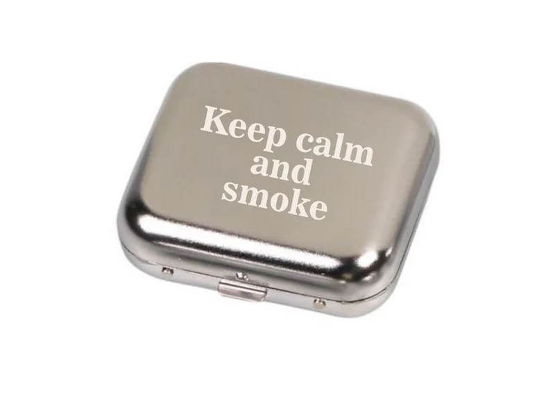 Keep calm and smoke graviert auf Taschenaschenbecher