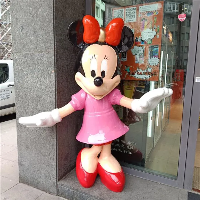 GDH Lebensgroße Minnieo Mouse Statue in Originalfarben - Exklusive Sammleredition, 180cm